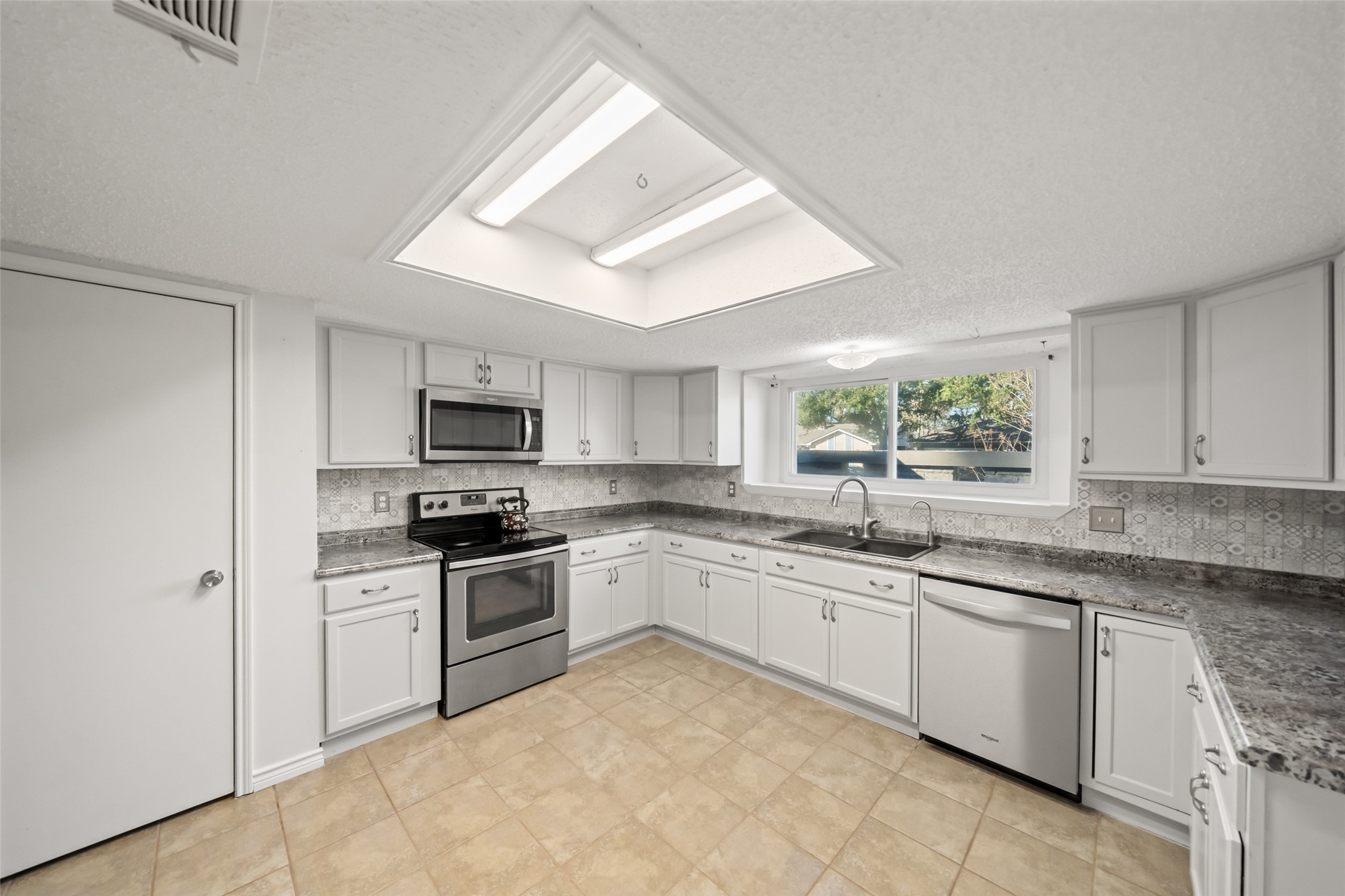 6930 Maple Fox Drive Humble, TX 77338 - Photo 4 of 26