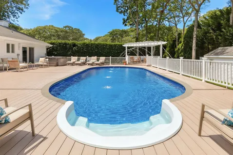 $1,695,000 | 18 Squires Avenue, East Quogue, NY 11946