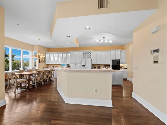$1,100,000 | 836 Evergreen Way, Longboat Key, FL 34228