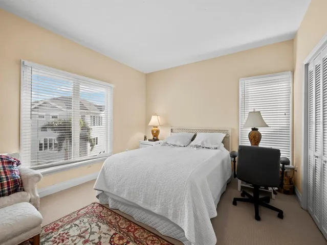 $1,100,000 | 836 Evergreen Way, Longboat Key, FL 34228