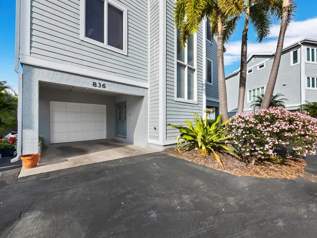 $1,100,000 | 836 Evergreen Way, Longboat Key, FL 34228