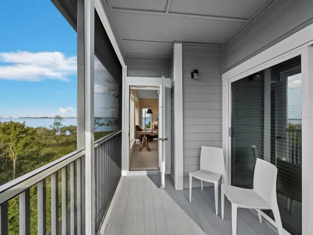 $1,100,000 | 836 Evergreen Way, Longboat Key, FL 34228