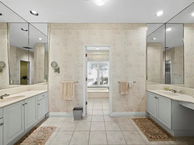 $1,100,000 | 836 Evergreen Way, Longboat Key, FL 34228