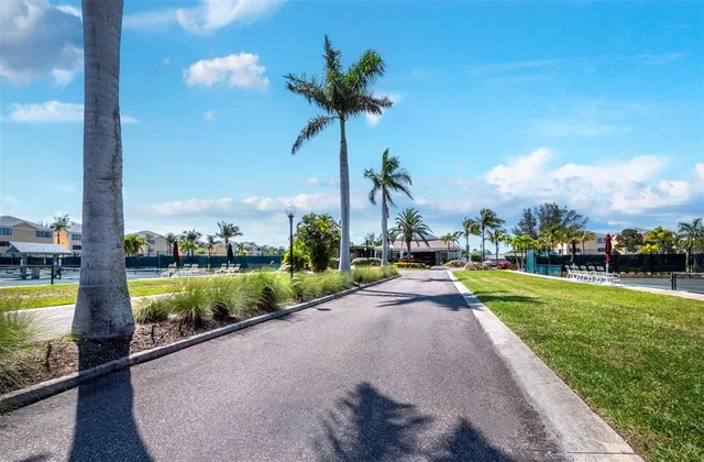 $1,100,000 | 836 Evergreen Way, Longboat Key, FL 34228