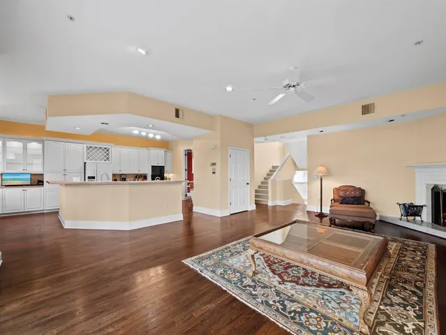 $1,100,000 | 836 Evergreen Way, Longboat Key, FL 34228