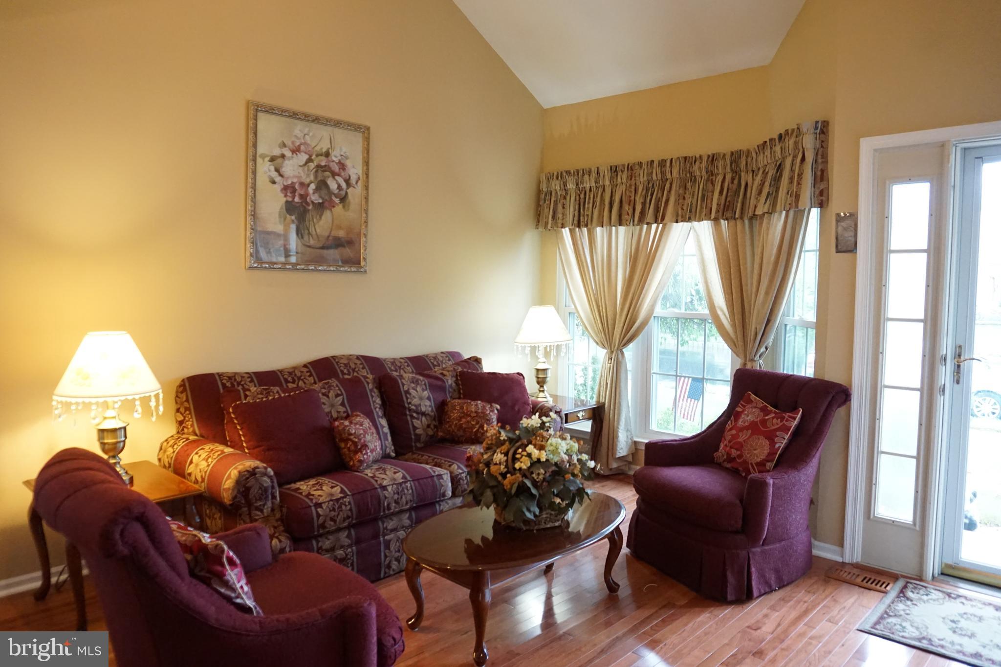 165 Ridgewood Way Burlington, NJ 08016 - Photo 4 of 41 Gallery Image 4