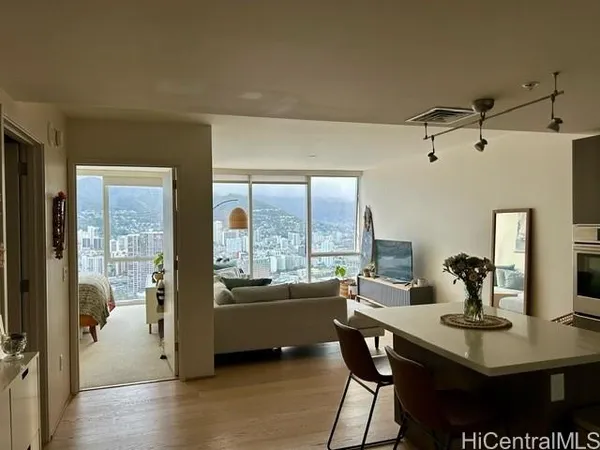 $860,000 | 888 Kapiolani Boulevard, Unit 4312, Honolulu, HI 96813