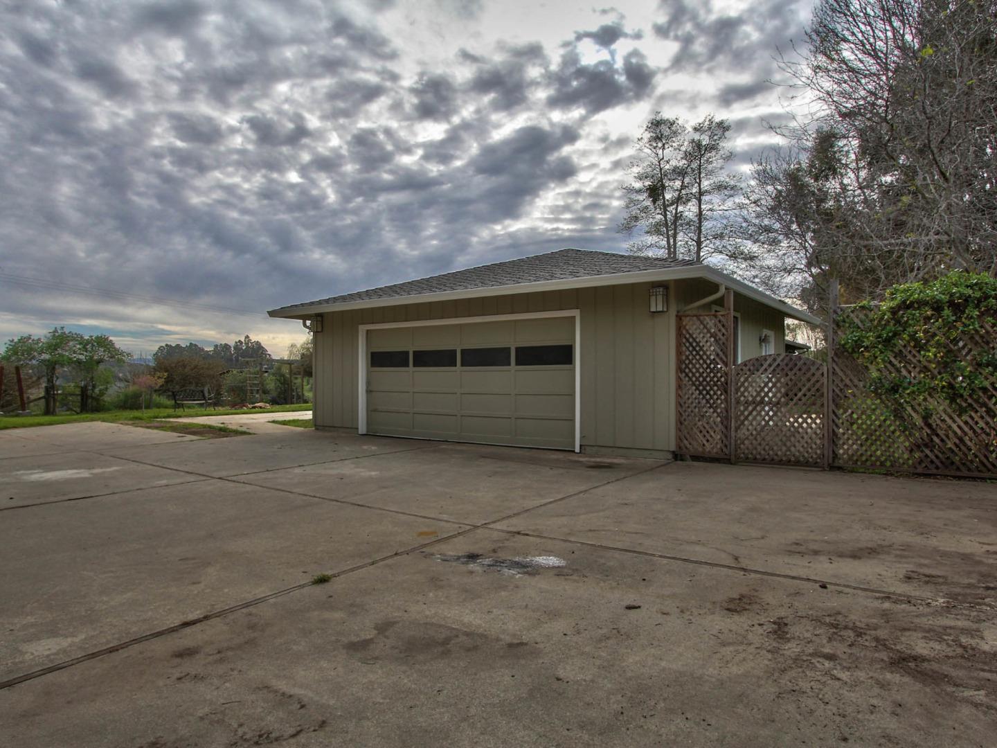 17573 Cross Road Prunedale, CA 93907 - Photo 4 of 29 Gallery Image 4
