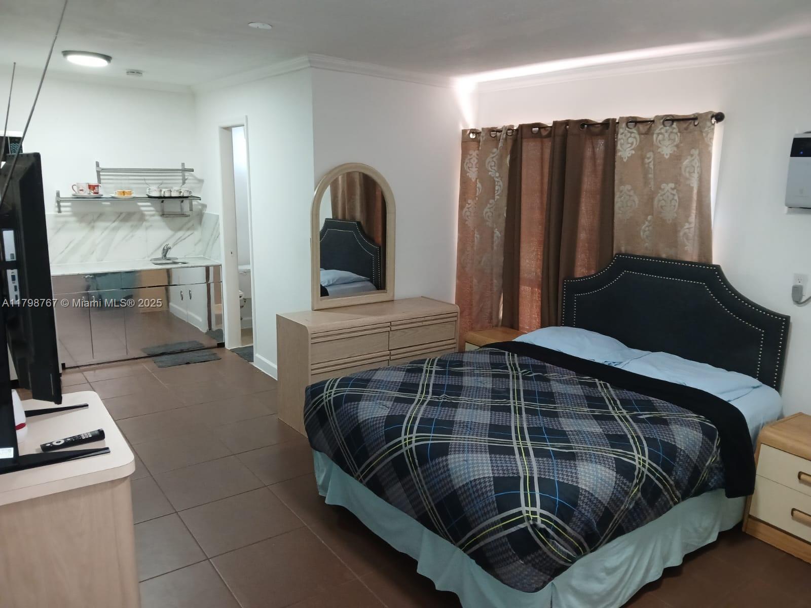 Miami-Dade County Miami, FL 33157 - Photo 2 of 9 a bedroom with a bed and painting on the wall