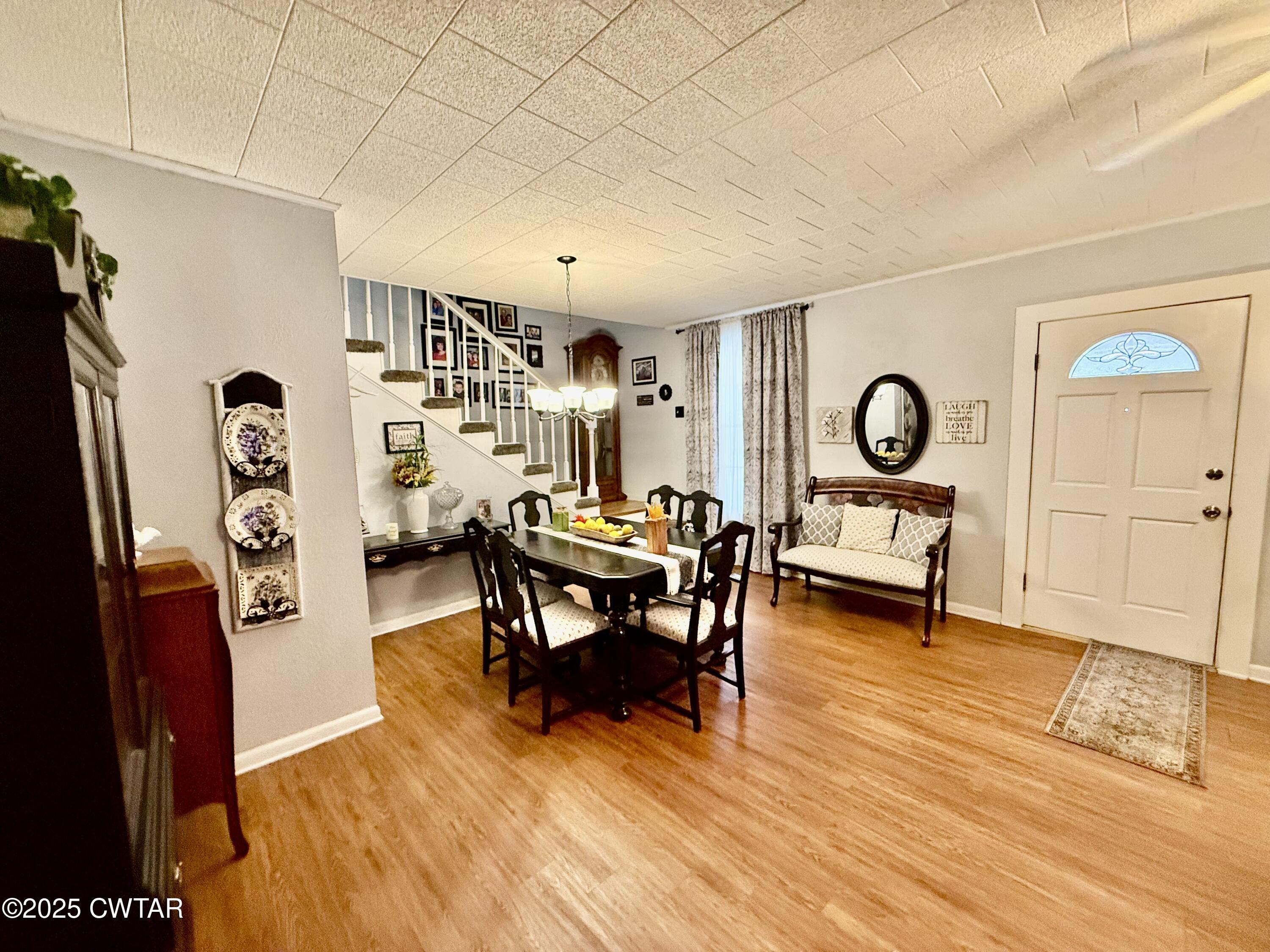 3121 Lantern Lane Union City, TN 38261 - Photo 12 of 19 a living room with furniture and a wooden floor