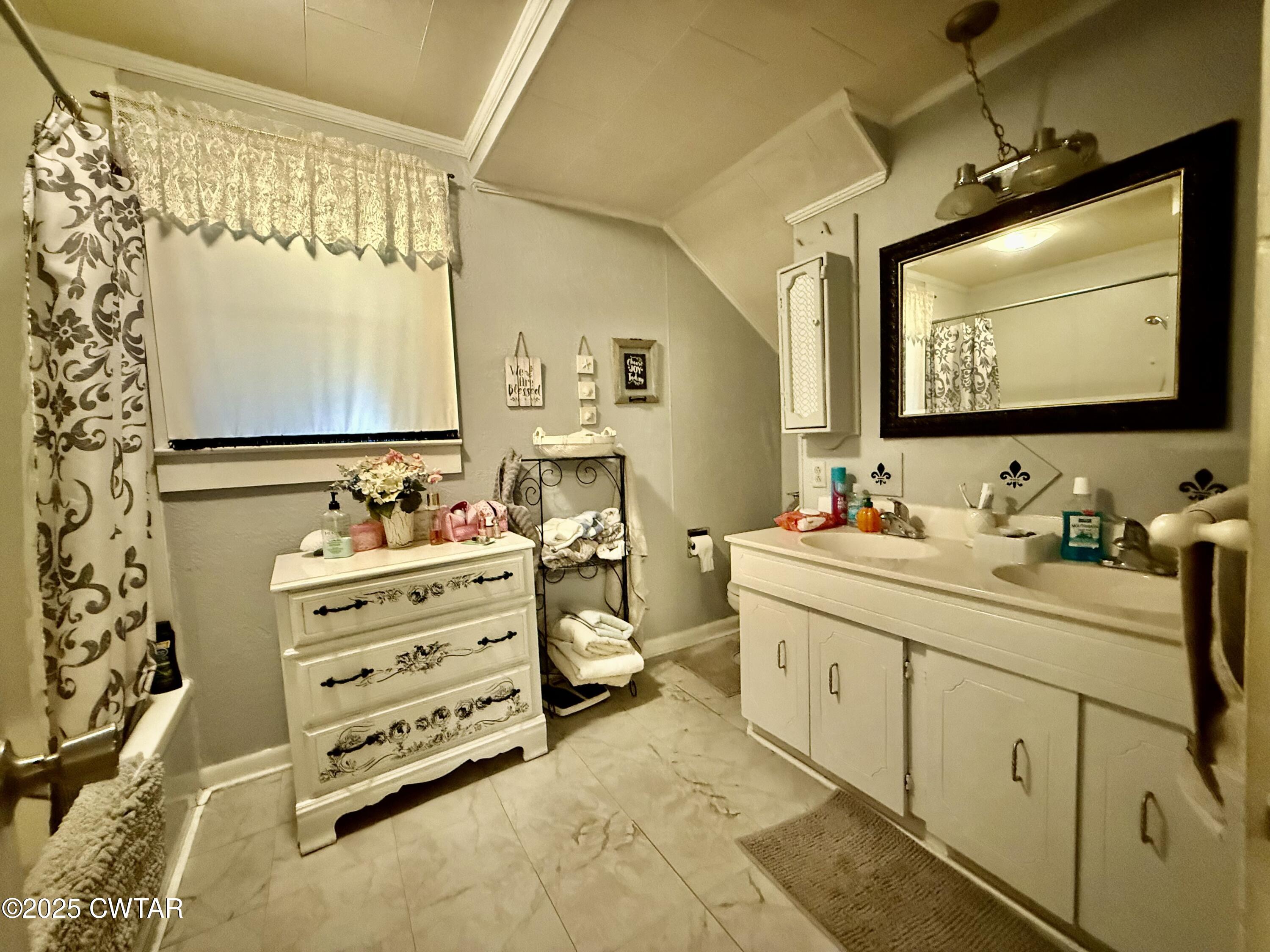 3121 Lantern Lane Union City, TN 38261 - Photo 15 of 19 a bathroom with a sink and a mirror