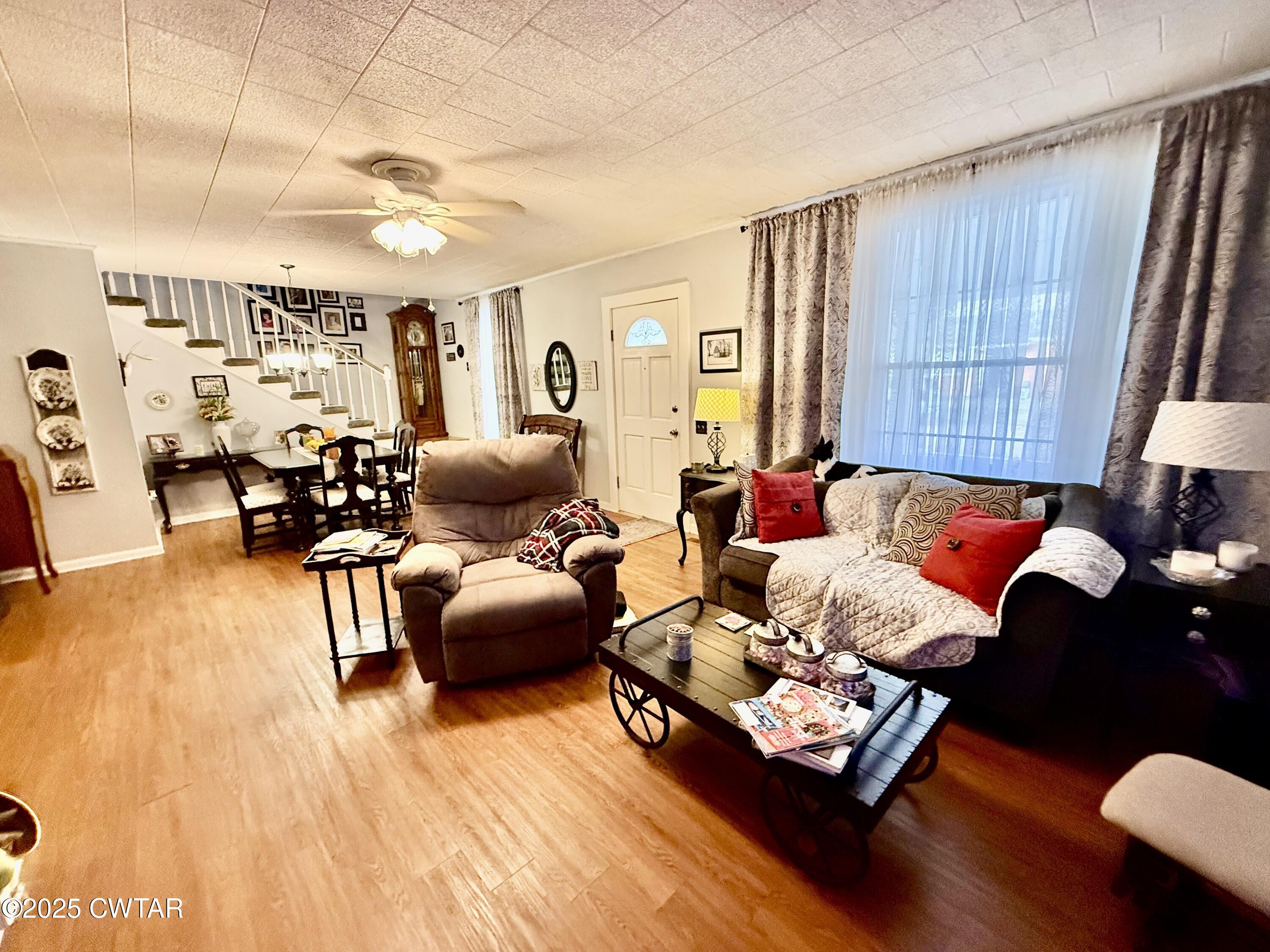 3121 Lantern Lane Union City, TN 38261 - Photo 3 of 19 a living room with furniture and wooden floor