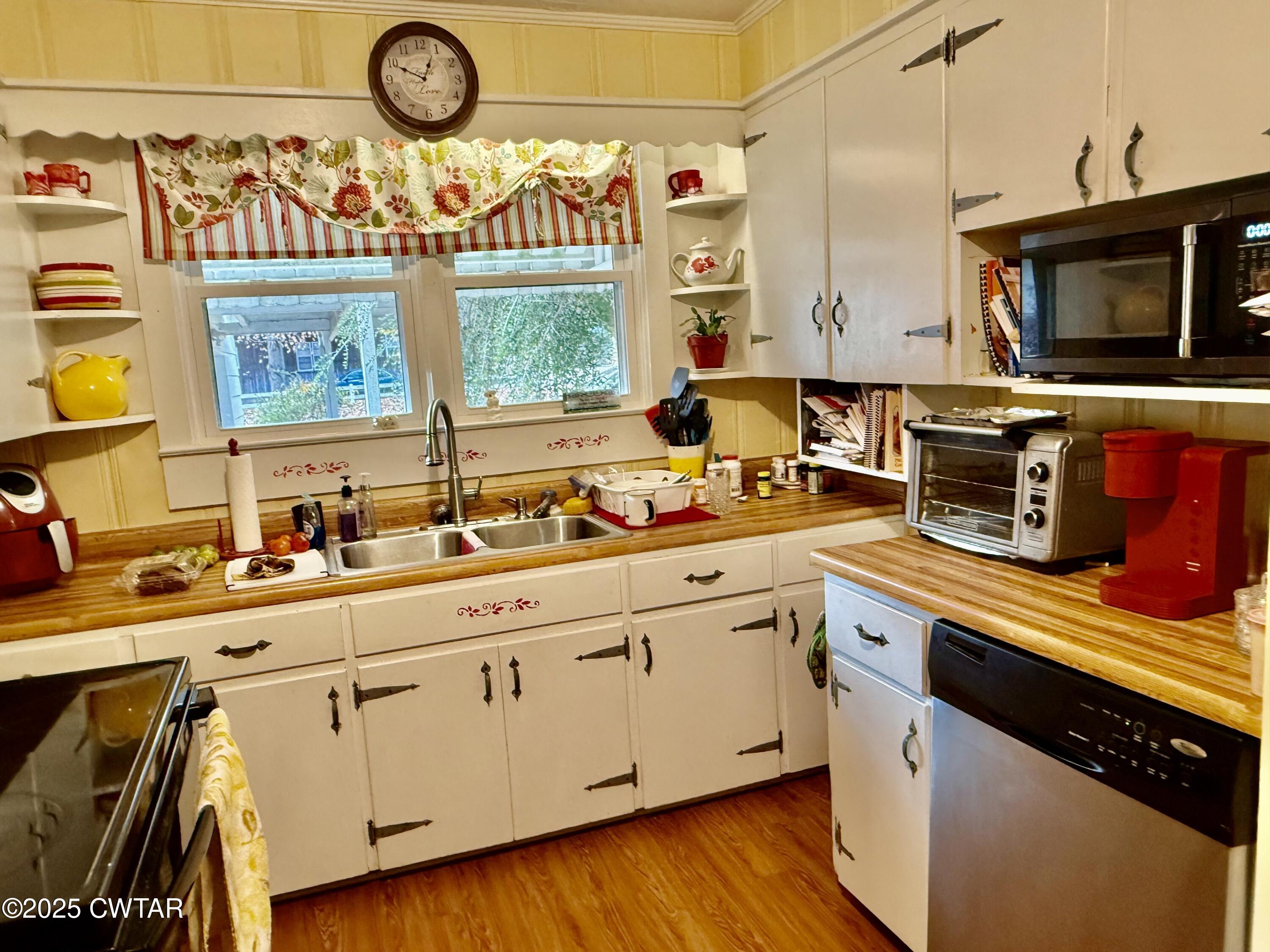3121 Lantern Lane Union City, TN 38261 - Photo 6 of 19 a kitchen with stainless steel appliances a sink a stove and a window