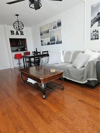 $1,800 | 9441 Live Oak Place, Unit 407, Davie, FL 33324