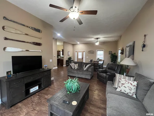 $639,000 | 1415 Lake Shore Drive, Goreville, IL 62939