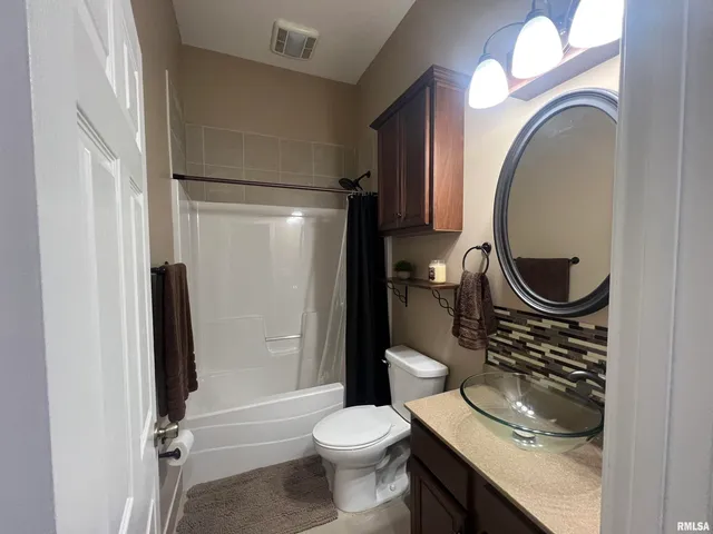 $639,000 | 1415 Lake Shore Drive, Goreville, IL 62939