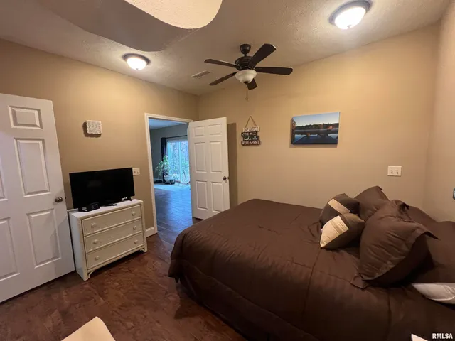 $639,000 | 1415 Lake Shore Drive, Goreville, IL 62939