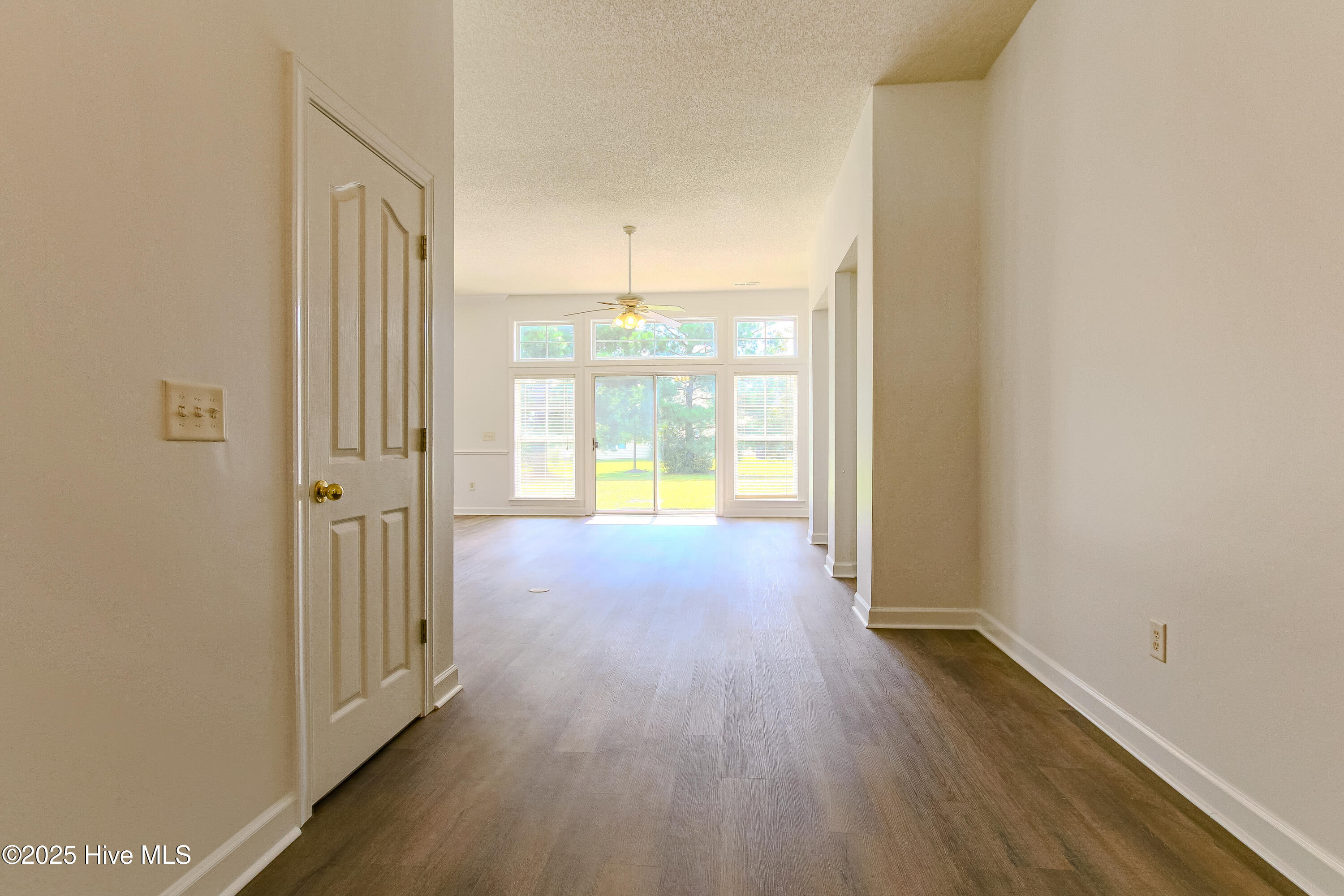 1005 Meadowlands Trail Calabash, NC 28467 - Photo 4 of 17 Entry Foyer (1)