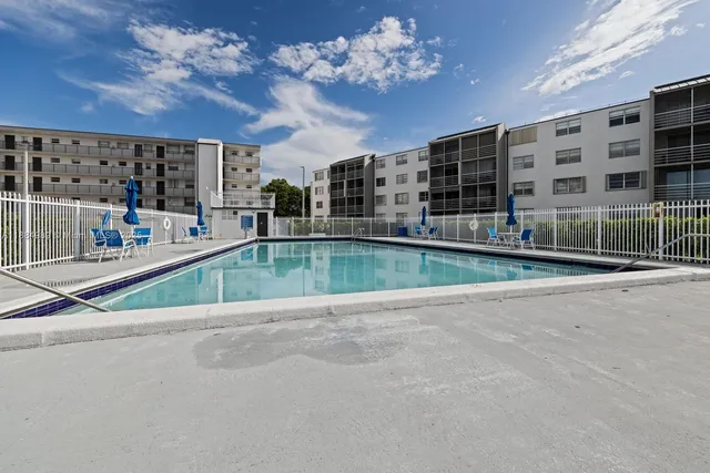a view of building with yard and entertaining space