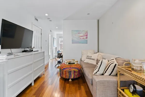 $3,250 | 12 Dwight Street, Unit 2, Boston, MA 02118