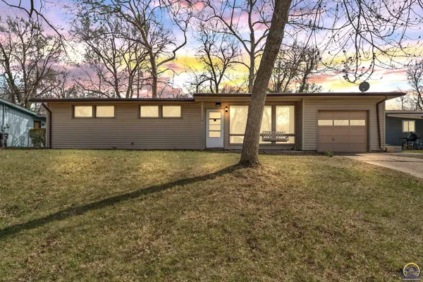 $140,000 | 1401 Southwest Cornwall Street, Topeka, KS 66611