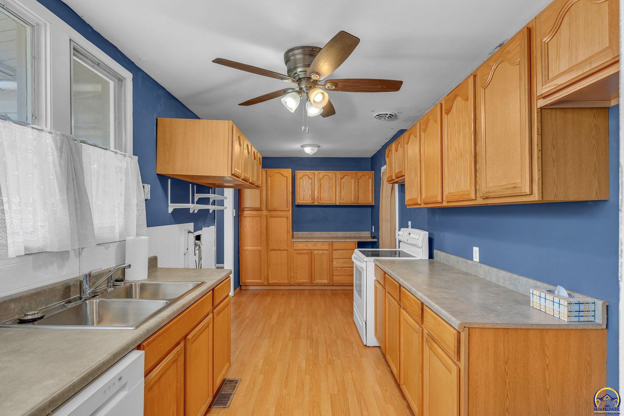 1401 Southwest Cornwall Street Topeka, KS 66611 - Photo 11 of 30