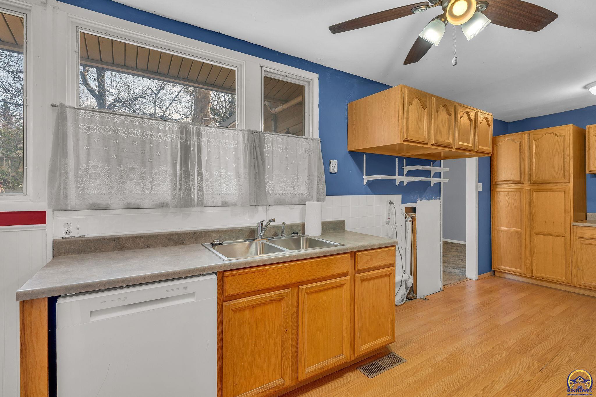 1401 Southwest Cornwall Street Topeka, KS 66611 - Photo 12 of 30