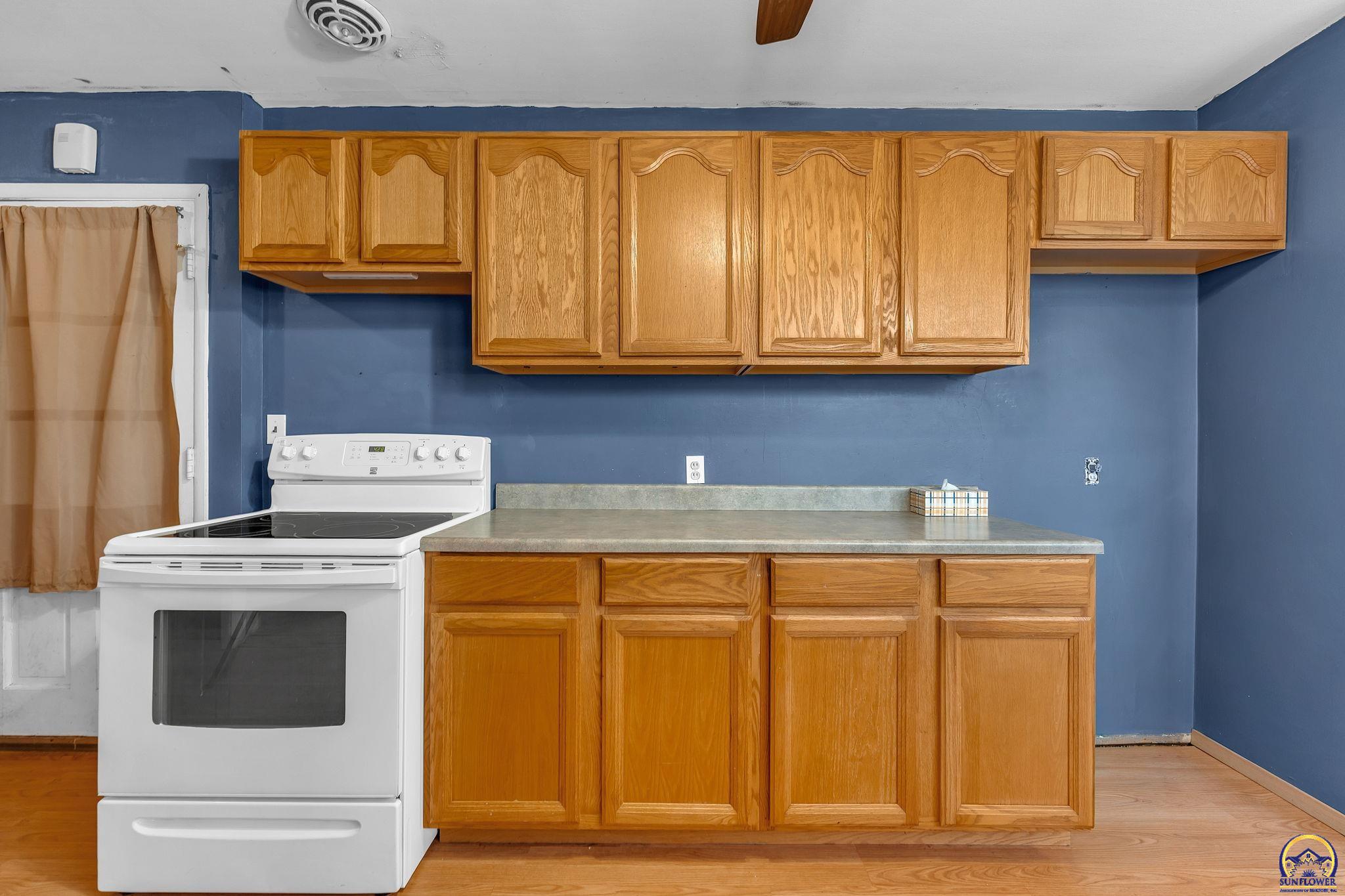 1401 Southwest Cornwall Street Topeka, KS 66611 - Photo 14 of 30