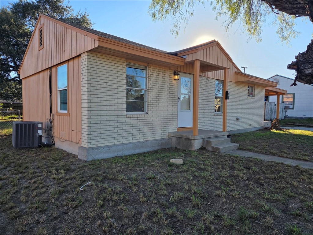 709 East Caesar Avenue Kingsville, TX 78363 - Photo 1 of 15