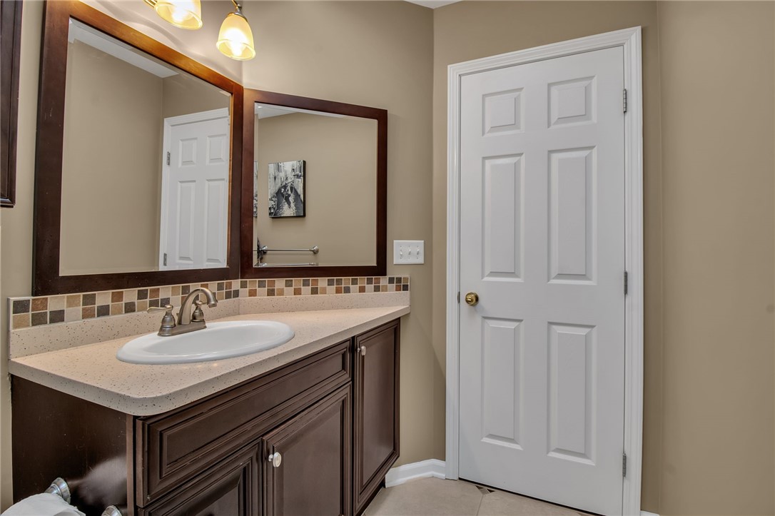 21 Windsor Ridge Drive Lancaster, NY 14086 - Photo 35 of 47