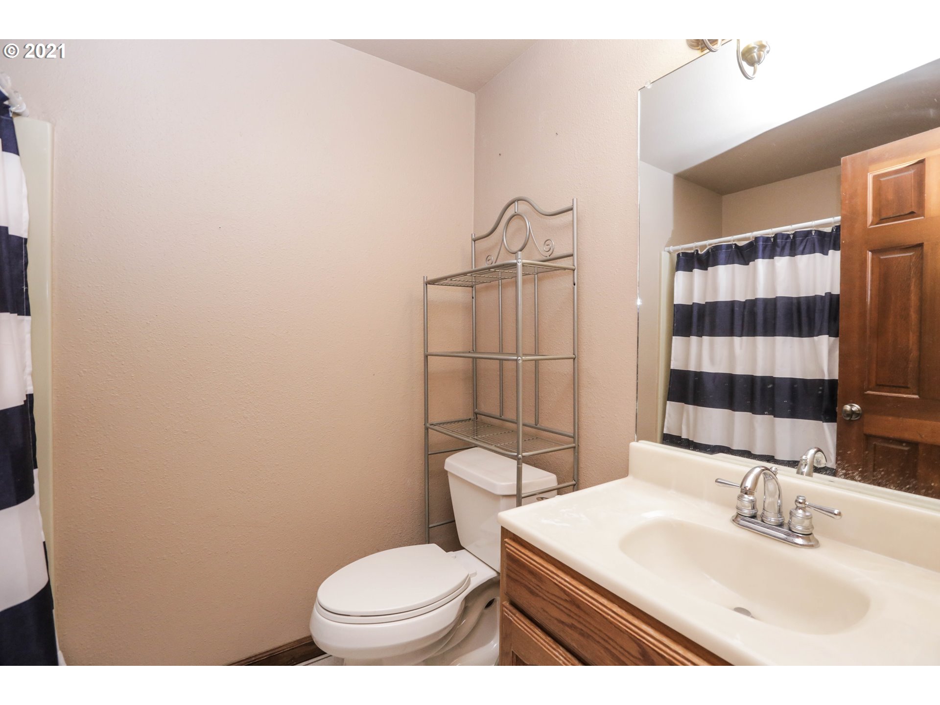 1336 Brickley Road Eugene, OR 97401 - Photo 16 of 32 Gallery Image 16