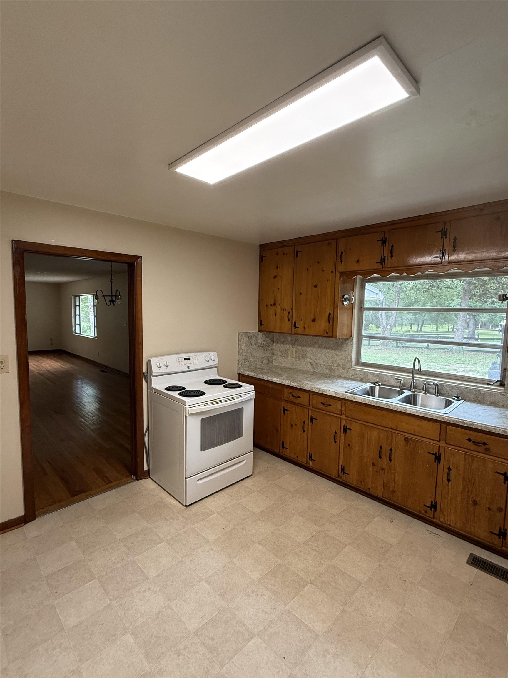 5525 Springhill Road Tallahassee, FL 32305 - Photo 5 of 16