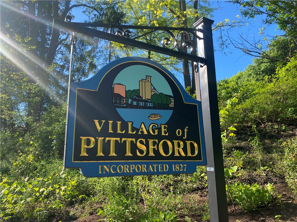 157 Crescent Hill Road Perinton, NY 14534 - Photo 37 of 47 NEARBY THE VILLAGE OF PITTSFORD & ERIE CANAL