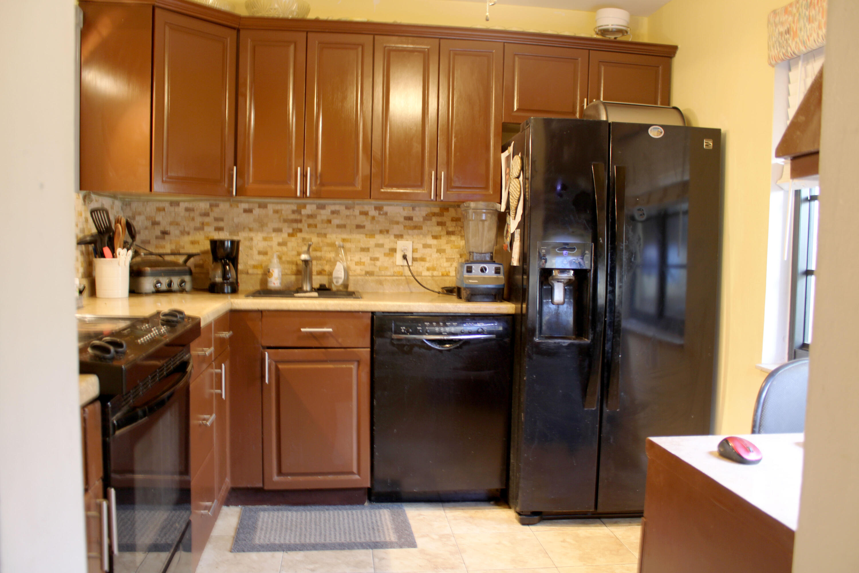 130 South Cypress Road, Unit 616 Pompano Beach, FL 33060 - Photo 3 of 27 kitchen