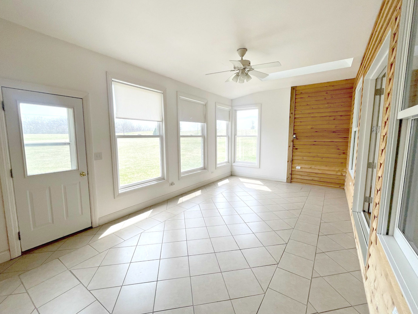8208 Eagle Ridge Spring Grove, IL 60081 - Photo 14 of 39 a view of an empty room with a window