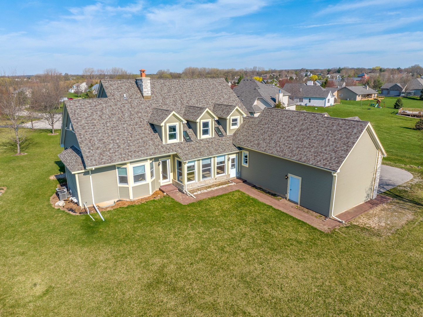 8208 Eagle Ridge Spring Grove, IL 60081 - Photo 38 of 39 an aerial view of a house with a big yard