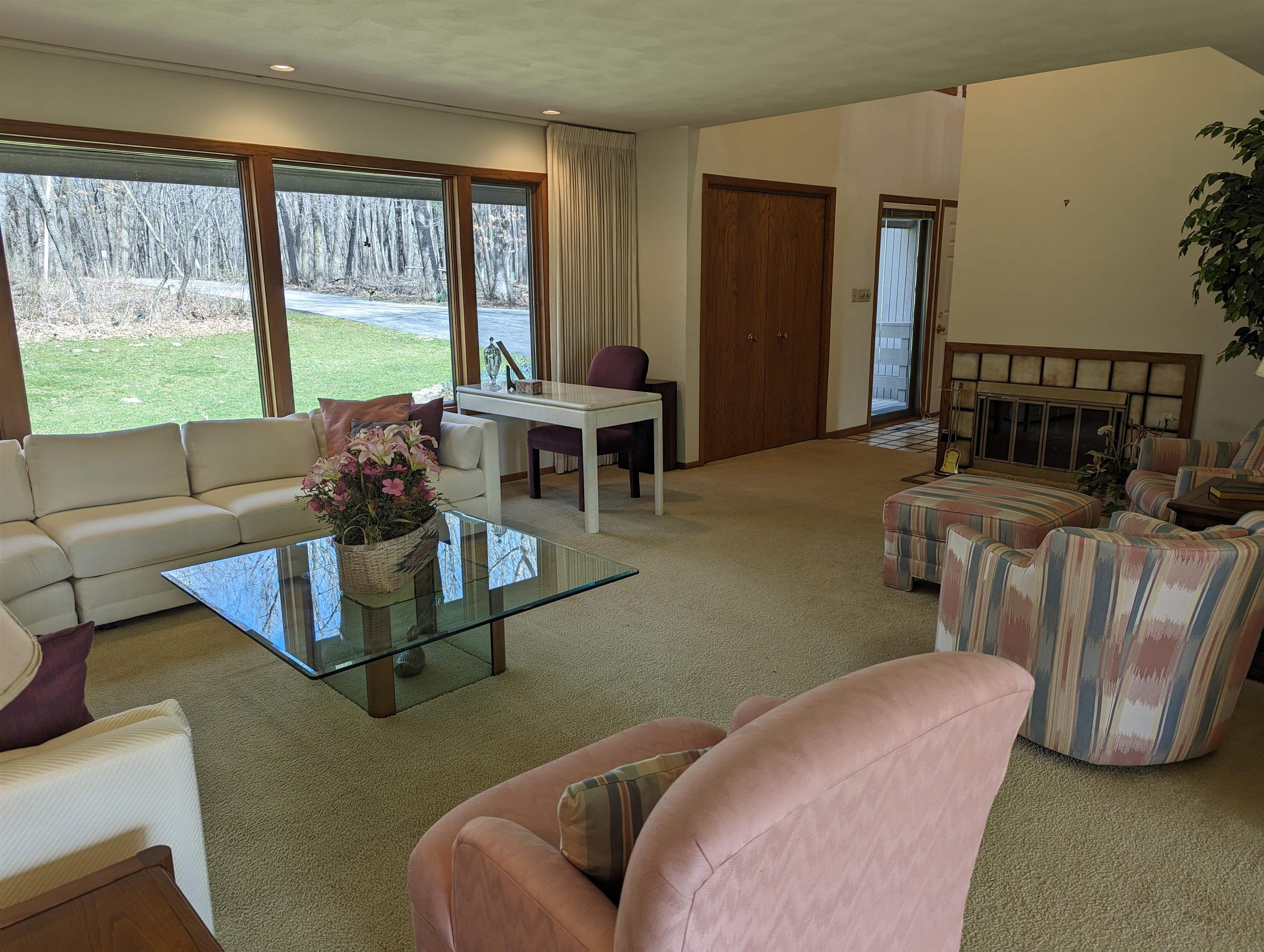 2995 West Forest Road Freeport, IL 61032 - Photo 16 of 42 a living room with furniture and a large window