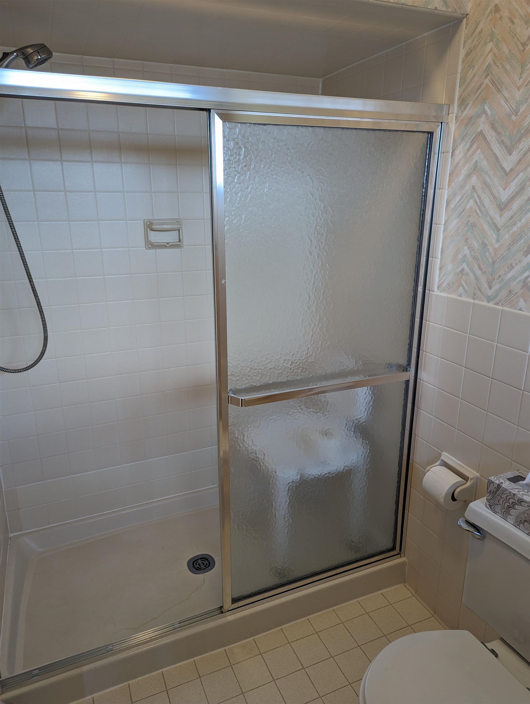2995 West Forest Road Freeport, IL 61032 - Photo 22 of 42 a bathroom with a glass shower door