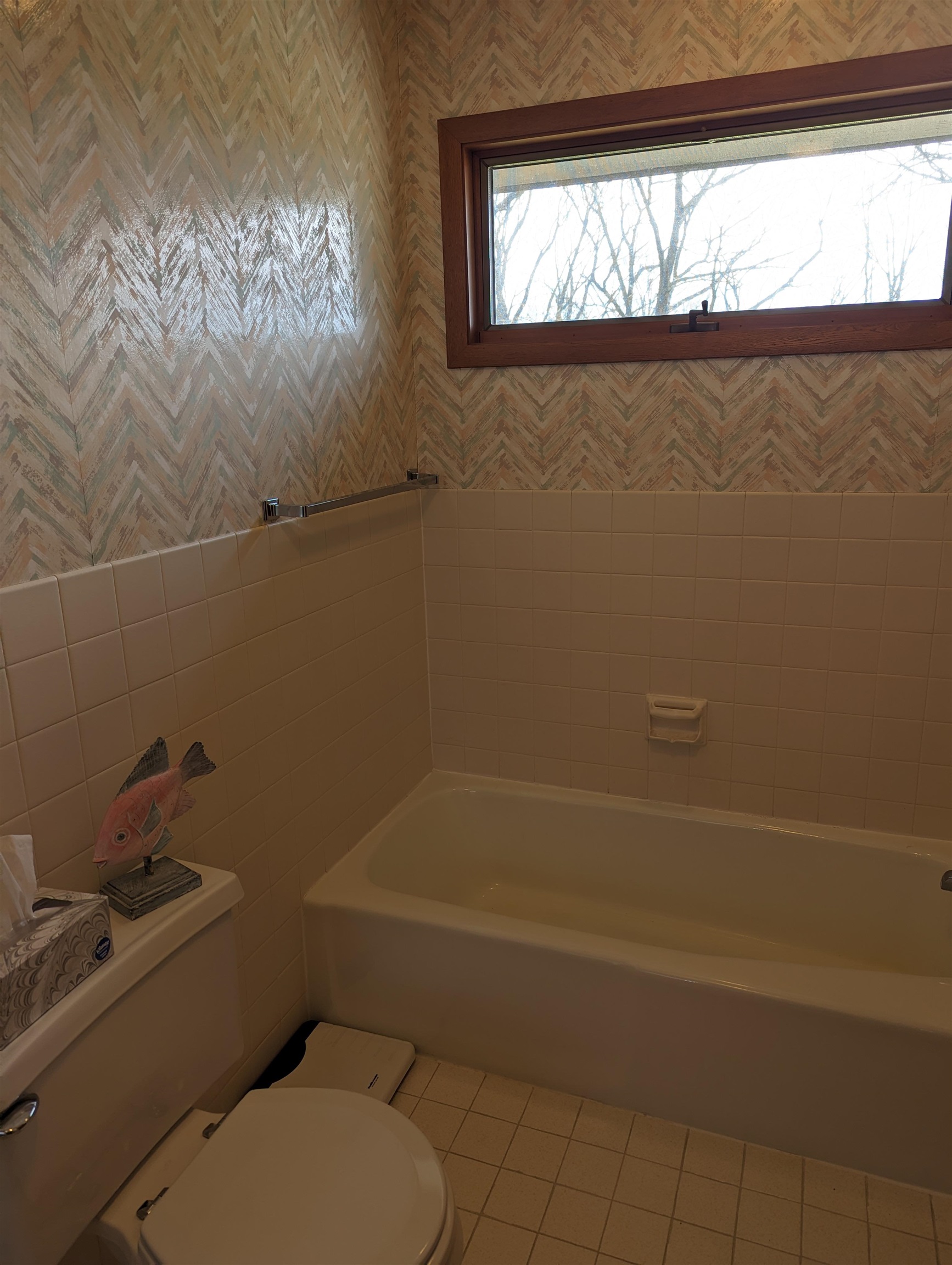 2995 West Forest Road Freeport, IL 61032 - Photo 23 of 42 a bathroom with a toilet and a shower
