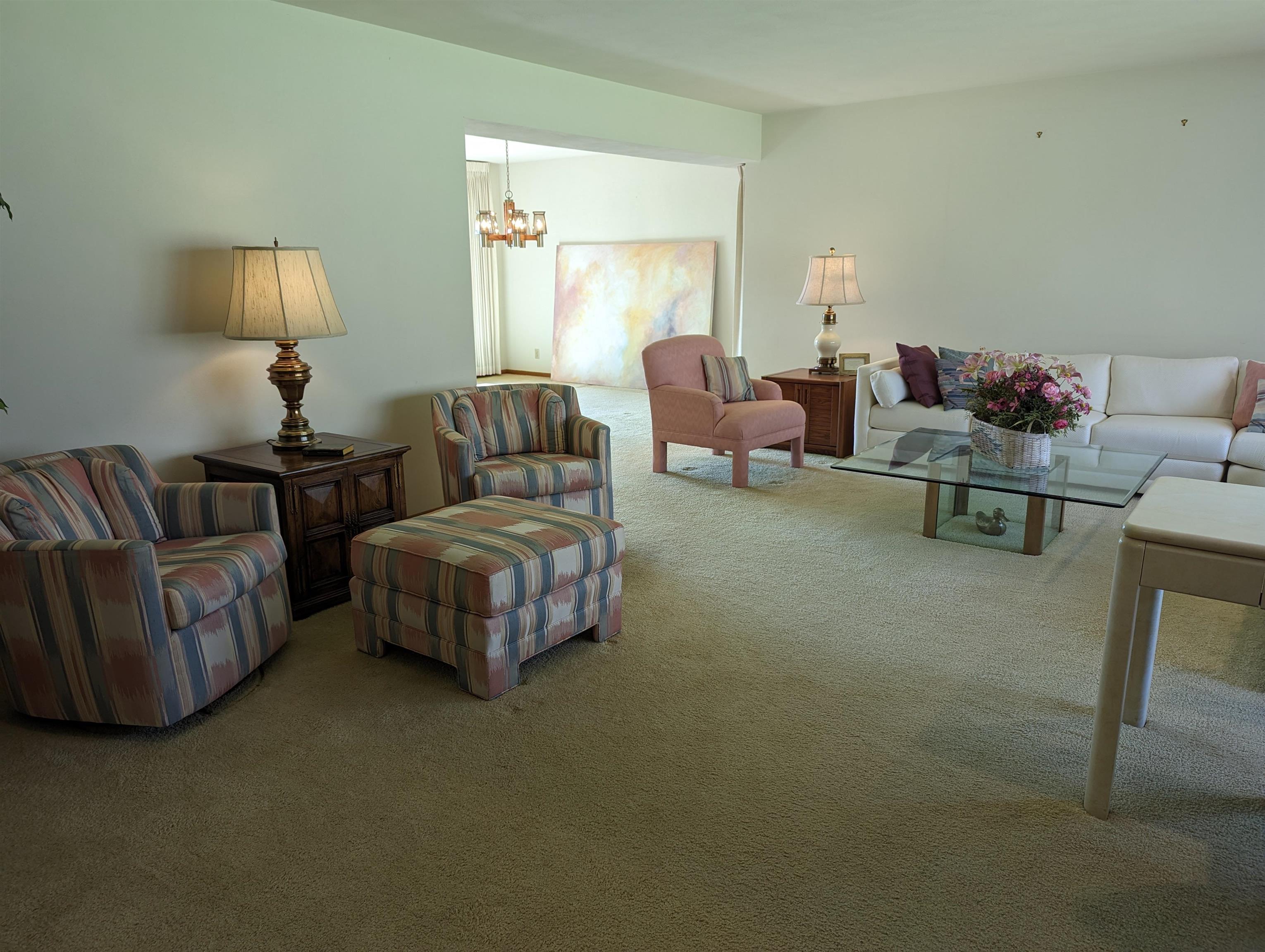 2995 West Forest Road Freeport, IL 61032 - Photo 3 of 42 a living room with furniture and a lamp