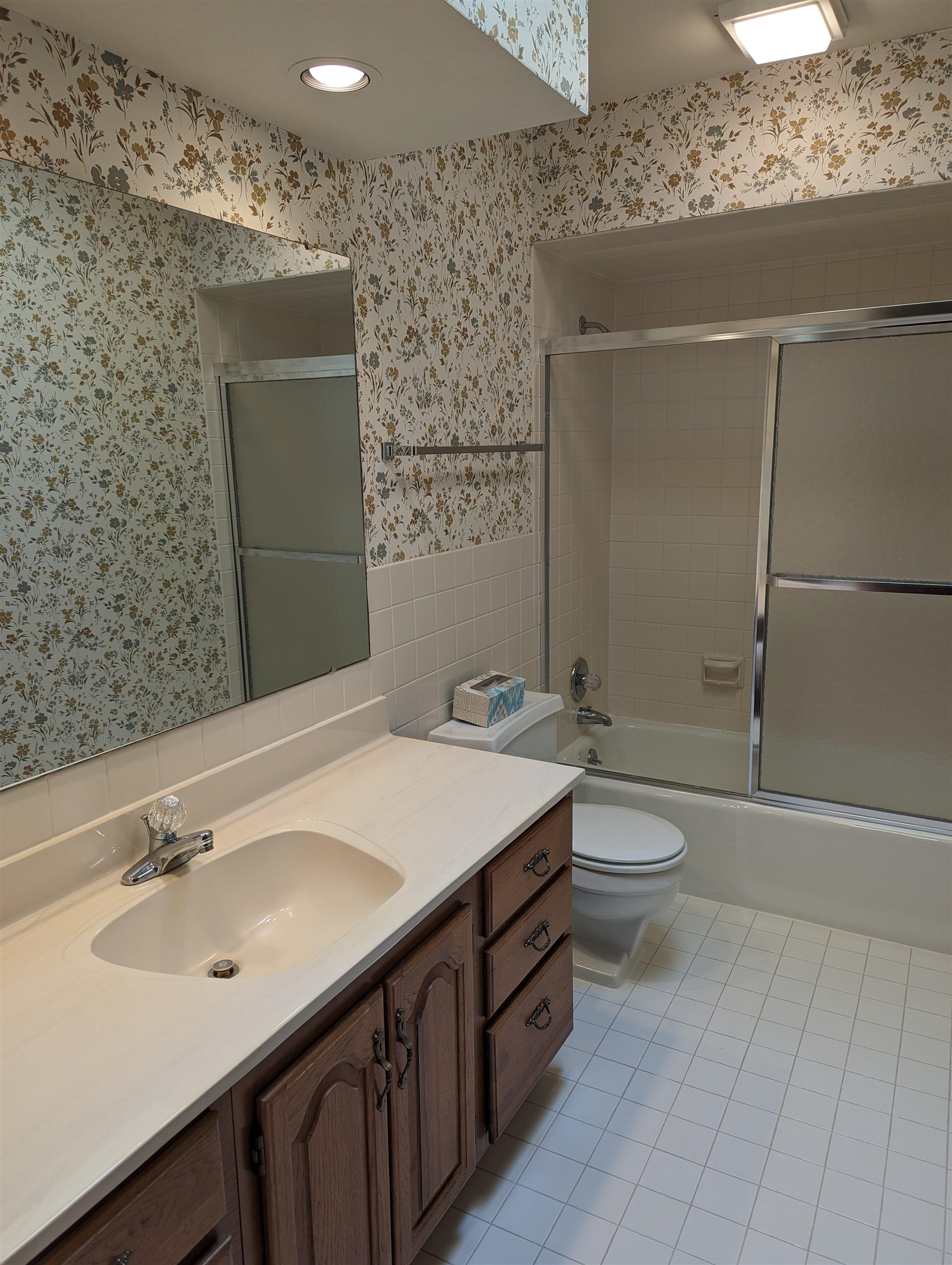 2995 West Forest Road Freeport, IL 61032 - Photo 31 of 42 a bathroom with a sink toilet and shower
