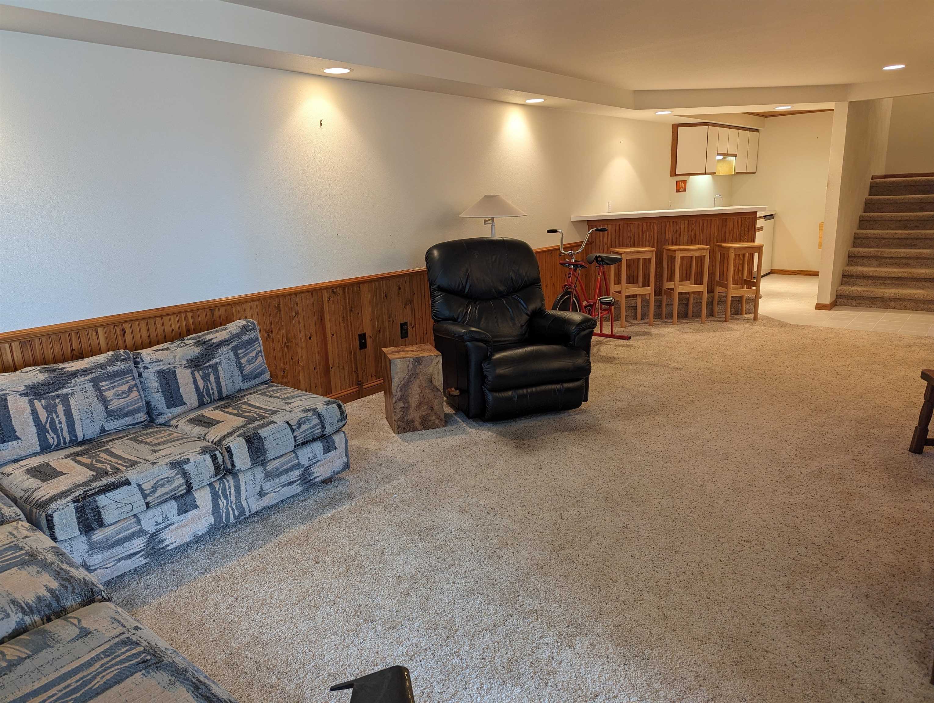 2995 West Forest Road Freeport, IL 61032 - Photo 33 of 42 a living room with furniture and a couch