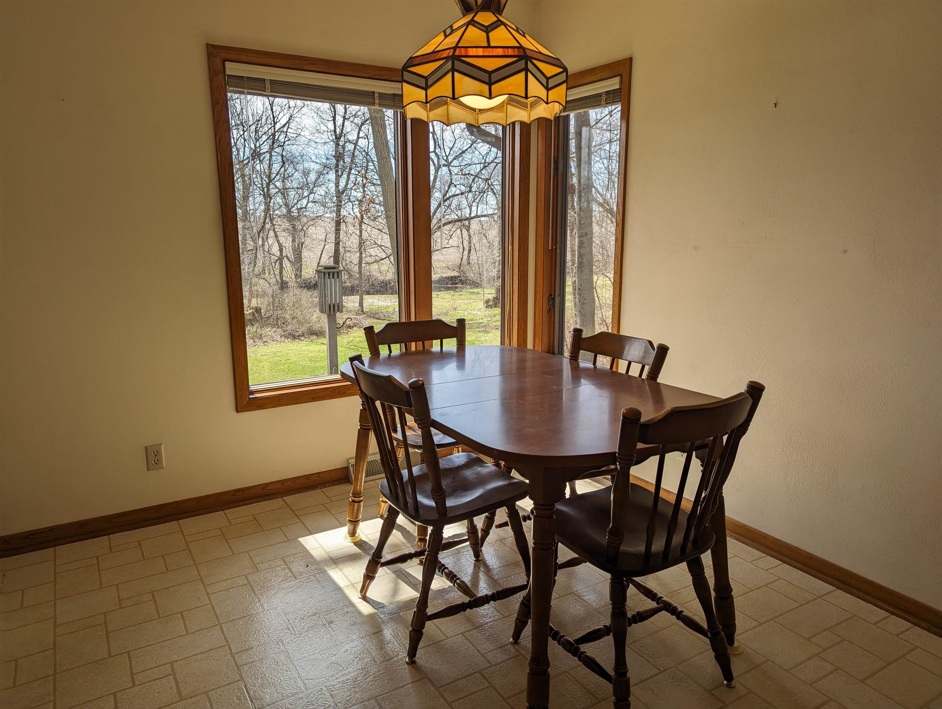 2995 West Forest Road Freeport, IL 61032 - Photo 6 of 42 a dining room with furniture and window
