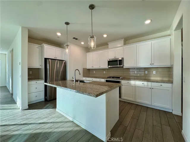 a view of empty room with window