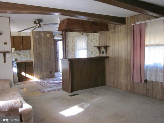 3012 Old Rte 50 Cambridge, MD 21613 - Photo 3 of 10 Living Room