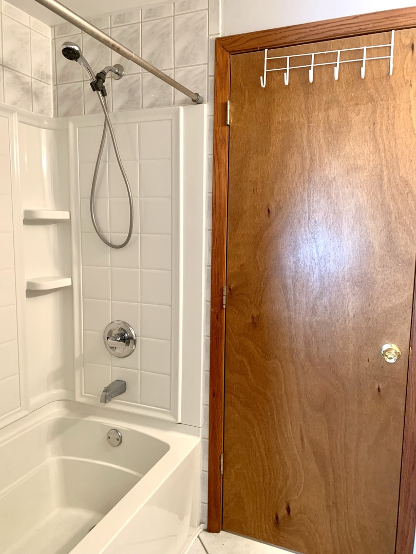 2231 Flower Court, Unit 2231 Schaumburg, IL 60107 - Photo 15 of 24 a bathroom with a shower