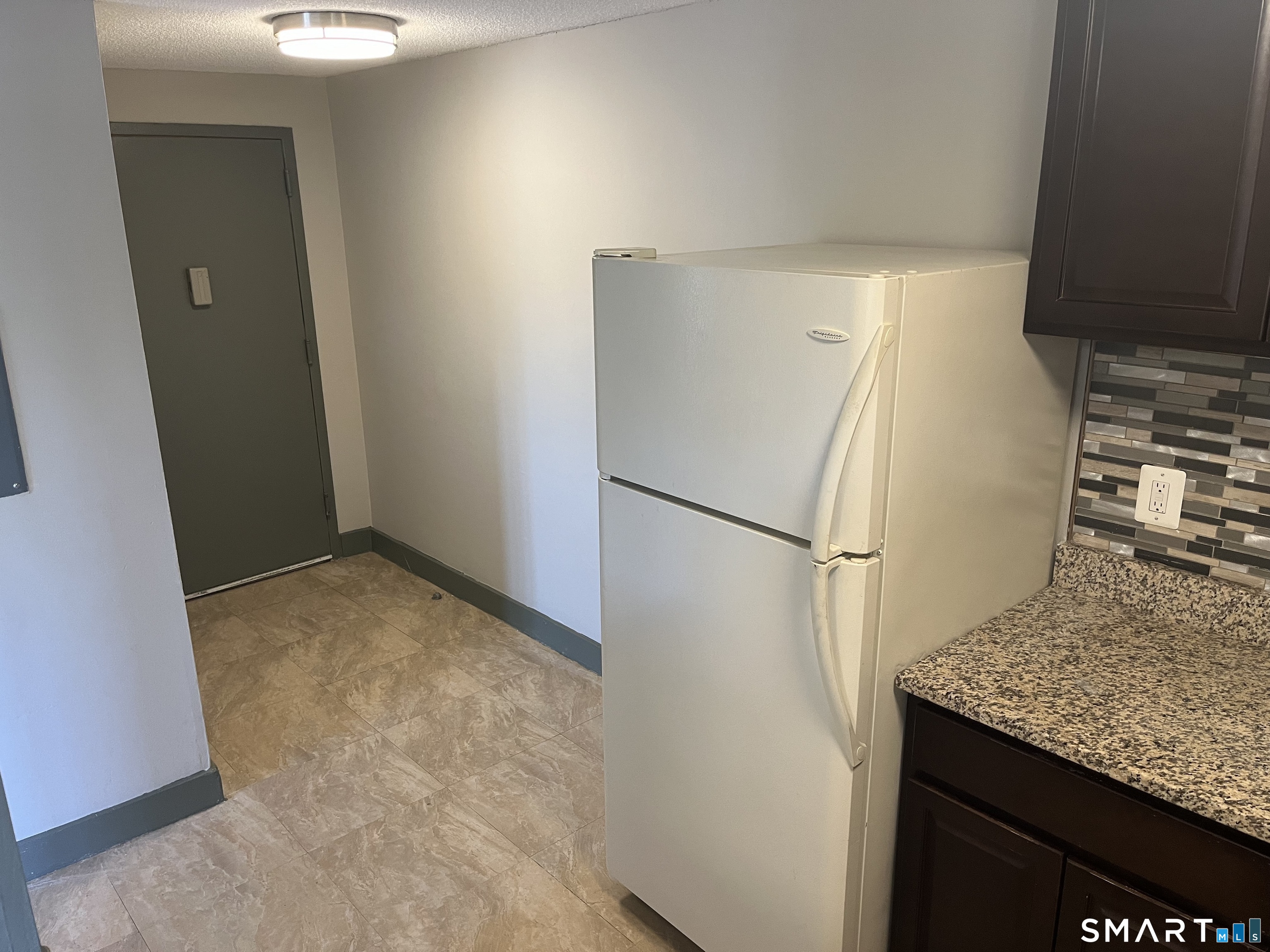 32 Cook Avenue, Unit B27 Meriden, CT 06451 - Photo 3 of 12 Gallery Image 3
