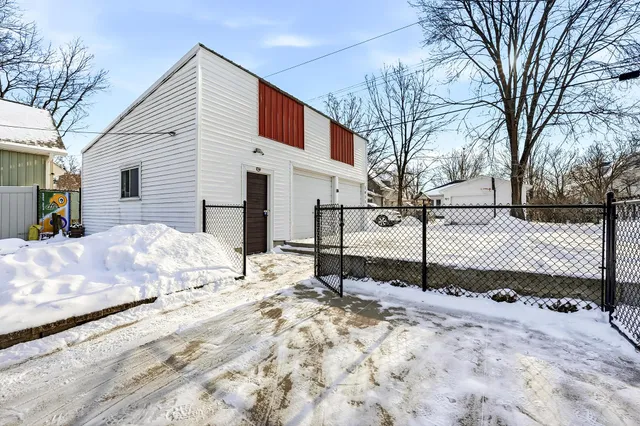 $250,000 | 1411 Woodland Avenue, Eau Claire, WI 54701