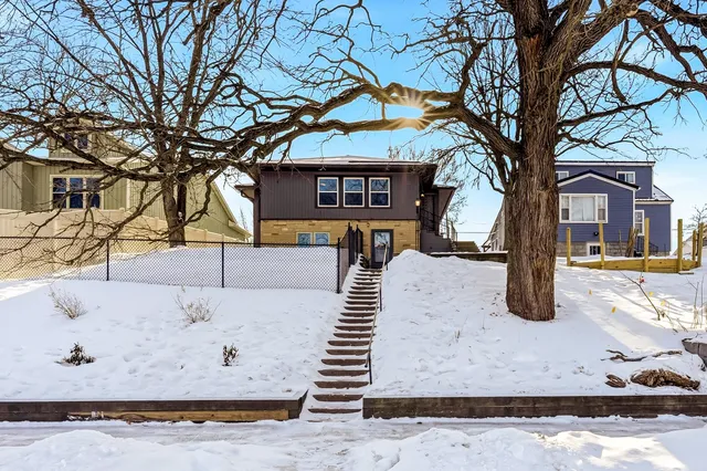 $250,000 | 1411 Woodland Avenue, Eau Claire, WI 54701