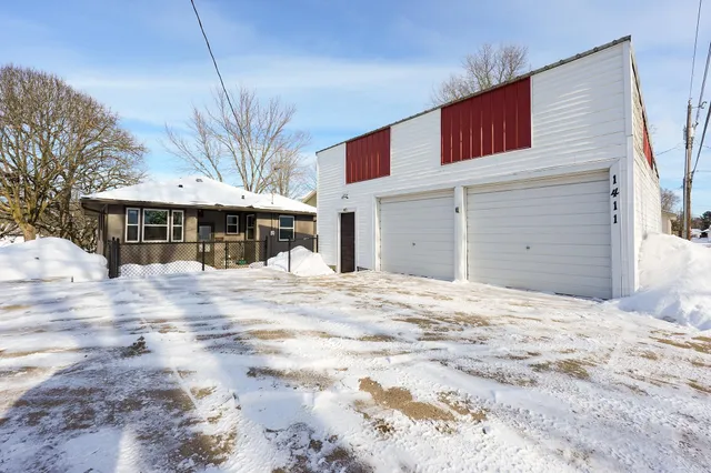 $250,000 | 1411 Woodland Avenue, Eau Claire, WI 54701